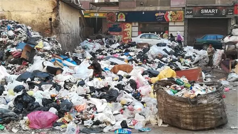 تحذيرات من كارثة محتملة.. قمامة تحاصر غرف محابس الغاز في كفر طهرمس 