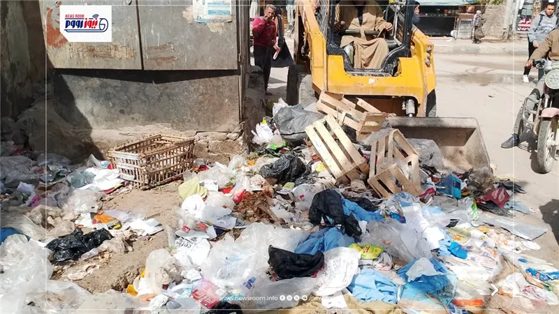 حملات يومية للنظافة العامة ورفع القمامة والمخلفات بمدينة أبشواي في الفيوم