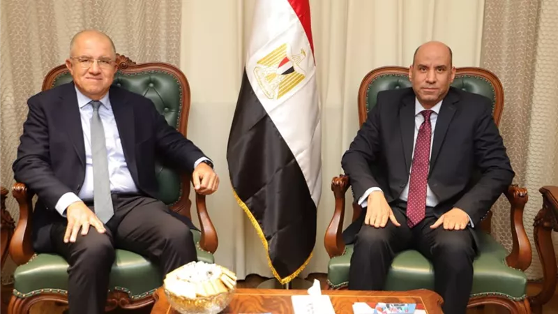 وزير العمل: الاستفادة من مشاريع الحرف اليدوية لتوفير فرص عمل لائقة للسيدات