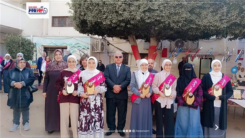 مدير «تعليم الفيوم» يثمن تميز معرض الأنشطة والوحدة المنتجة بالبشيهي الثانوية 