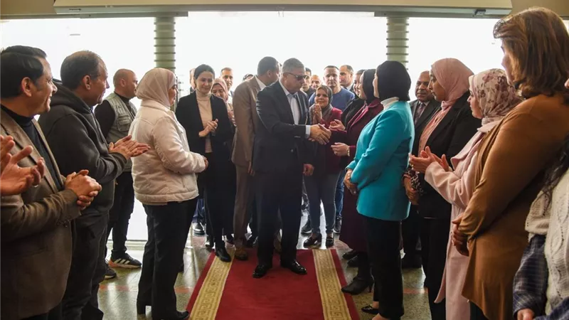 أحمد خالد يودع العاملين بالمحافظة ويوجه رساله لشعب الإسكندرية 