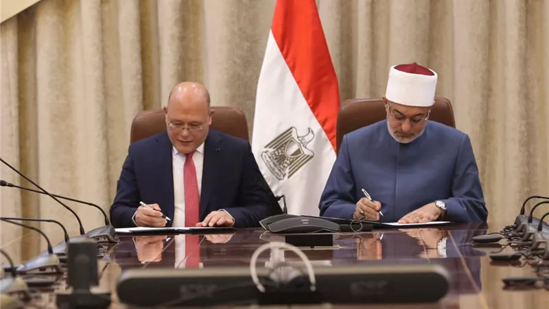 مفتي الجمهورية ورئيس جامعة سوهاج الأهلية يوقعان بروتوكول تعاون مشترك