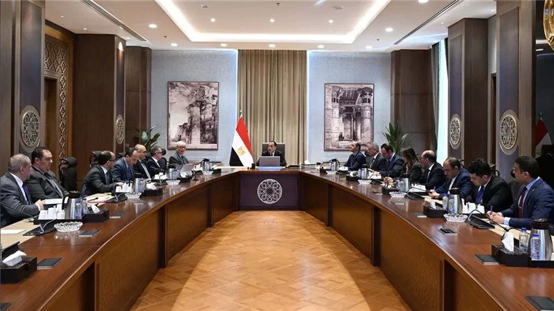 رئيس الوزراء يستعرض التقديرات الأولية لمشروع موازنة العام المالي 2026-2027