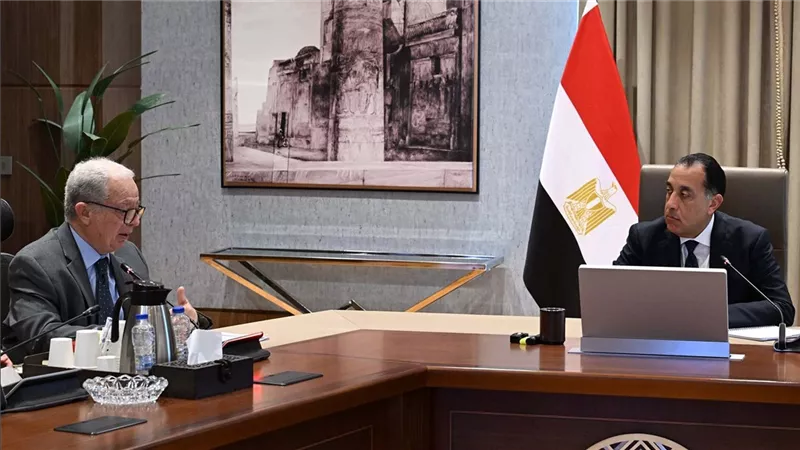 مدبولي يتابع مستجدات ملف هيكلة وتطوير الهيئات الاقتصادية وشركات الدولة 