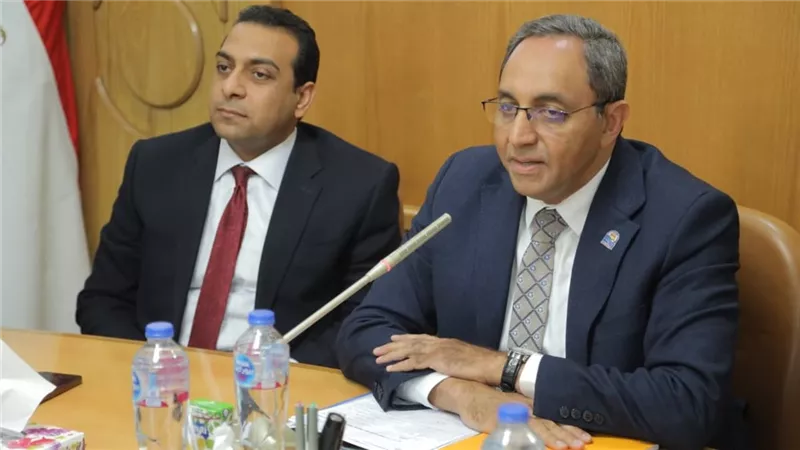 الساعات الأخير قبيل رحيل محافظ قنا مع أهالى قنا |صور