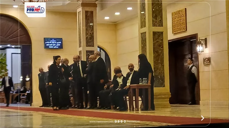 بحضور عبدالغفار وزكريا عزمي.. أسرة مفيد شهاب تتلقى واجب العزاء بمسجد المشير 