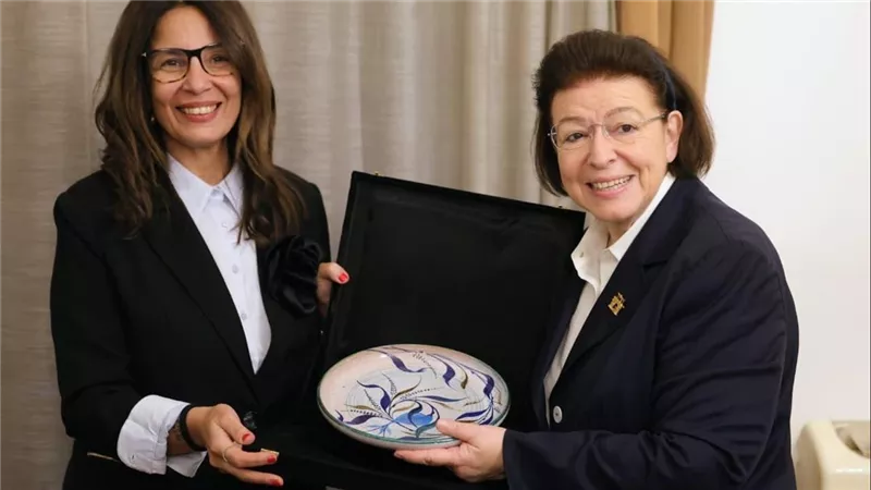 وزيرة الثقافة تبحث مع نظيرتها اليونانية تعزيز التعاون الثقافي المشترك 