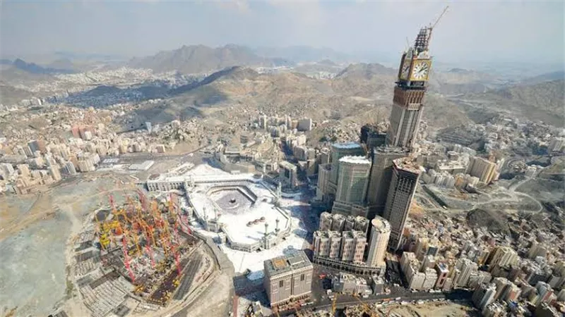 رياح مثيرة للأتربة وضباب ليلي.. تفاصيل طقس اليوم في السعودية