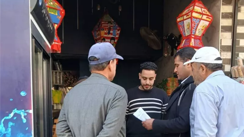 حملات بكوم حمادة لحصر المحال التجارية وتوعية المواطنين بتيسيرات قانون التراخيص