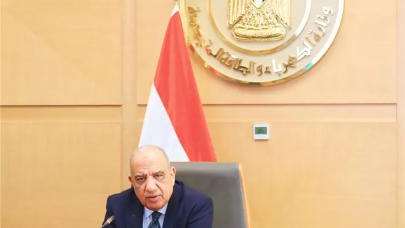 وزير الكهرباء يجتمع برؤساء شركات إنتاج الكهرباء لمتابعة أنماط التشغيل الجديدة 