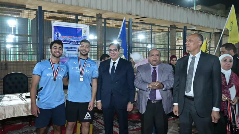 في أجواء تنافسية مميزة.. جامعة القاهرة تختتم بطولة كأس رئيس الجامعة للبادل 