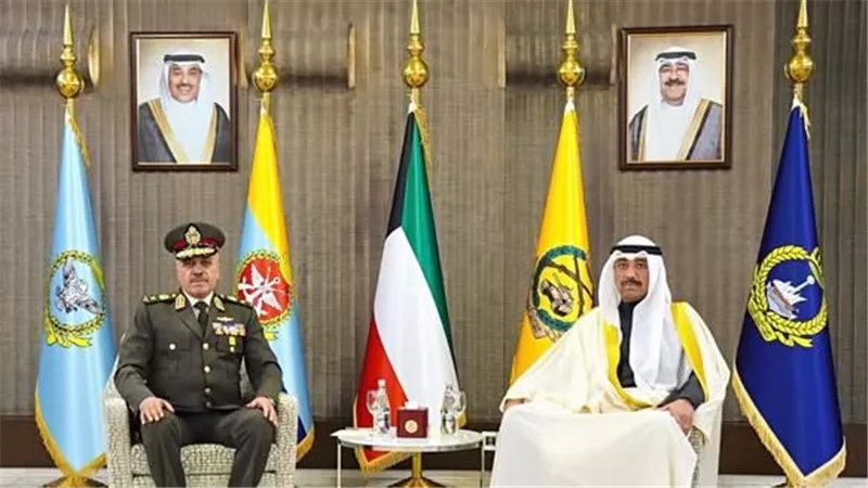 الفريق أحمد خليفة يعود إلى أرض الوطن عقب انتهاء زيارته الرسمية لدولة الكويت