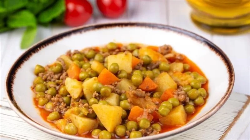 طريقة تحضير البسلة المجمدة باللحمة المفرومة.. وصفة سهلة بطعم شهي