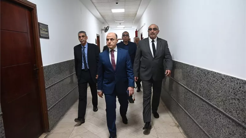 محافظ الغربية يتفقد المركز التكنولوجي وإدارات الديوان العام