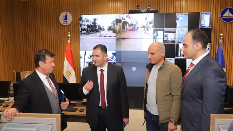 في أولى جولاته.. محافظ دمياط يتفقد إدارات ديوان عام المحافظة