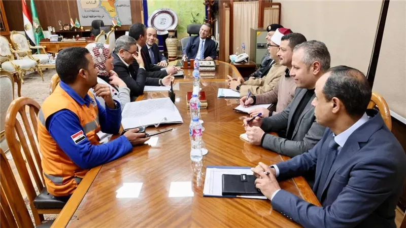 محافظ المنوفية يعقد اجتماع عاجل بمسئولي التموين والصحة والاوقاف والاسعاف والمر