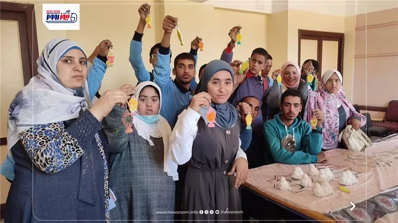 ورشة تزيين الفوانيس والرسم على الوجه تبهج طلاب مدرسة التربية الفكرية بالفيوم