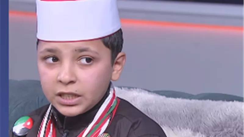 تركي آل الشيخ يكرم الطفل آدم محمد ووالدته برحلة عمرة بعد حفظ القرآن