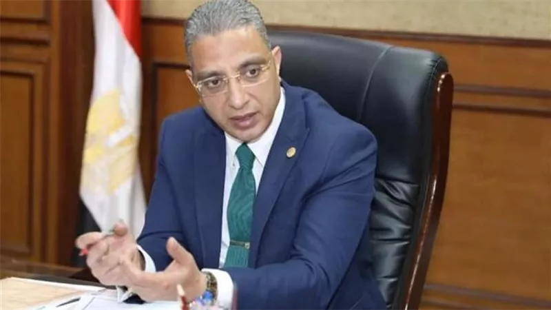 بعد رصد مخالفات نظافة.. محافظ الجيزة يطيح بنائب رئيس حي العمرانية