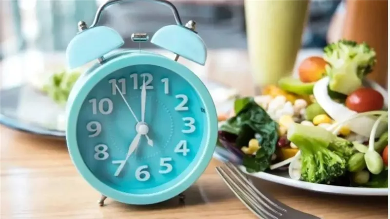 هل ينخفض السكر في رمضان ؟ إليك ما يحدث داخل جسمك 	