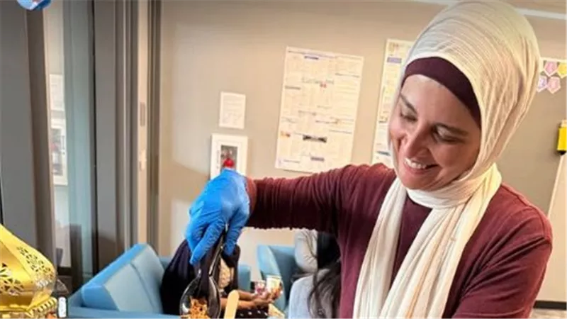 في أحدث ظهور.. حنان ترك تجهز كشري مع زملائها: اعددته بكل حب