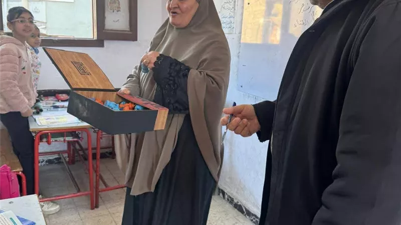 مدرسة ابتدائية بدمياط توزع فوانيس رمضان لتنشئة جيل على قيم الفرح والتراحم