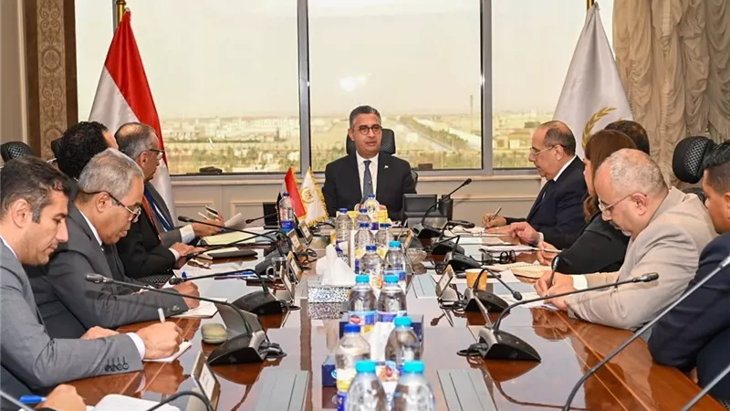 بدء صرف منحة الـ400 جنيه للمواطنين الأولى بالرعاية بالأقصر 