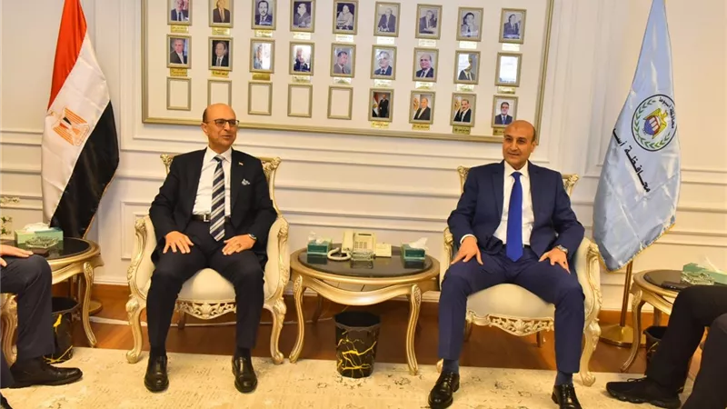 محافظ أسيوط يستقبل رئيس الجامعة ويؤكد: تكامل الجهود أساس التنمية الشاملة