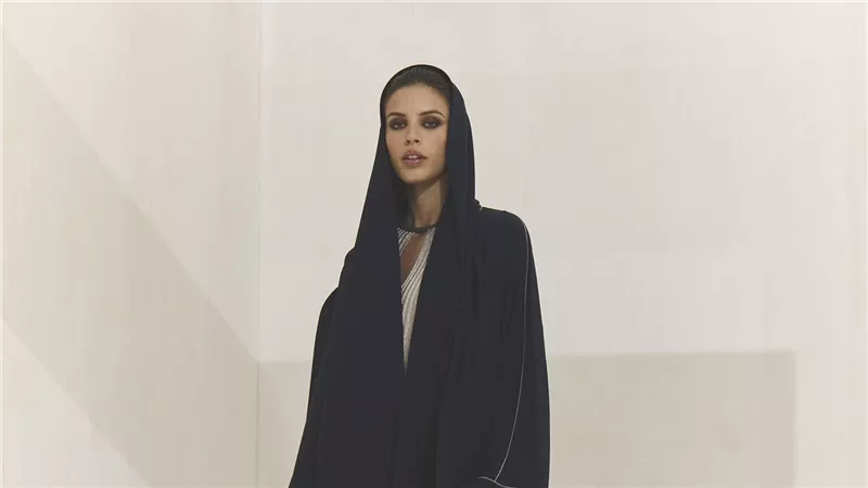بتصميمات محتشمة.. علامات تجارية عالمية تشارك في 