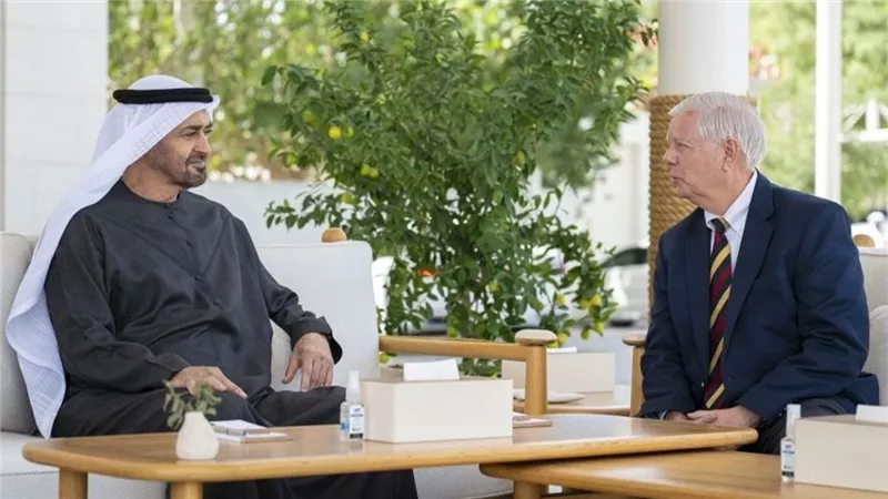بعد شائعات وفاته.. بن زايد يلتقي بالسيناتور الأمريكي جراهام في الإمارات