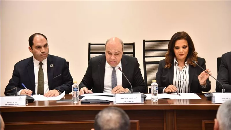 وزير الطيران المدني يستعرض خطة تطوير القطاع أمام لجنة السياحة والطيران بالنواب