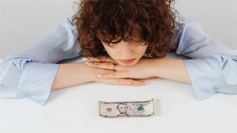 كيف يسرع الضغط المالي شيخوخة القلب ويهدد الصحة أكثر من التدخين 	