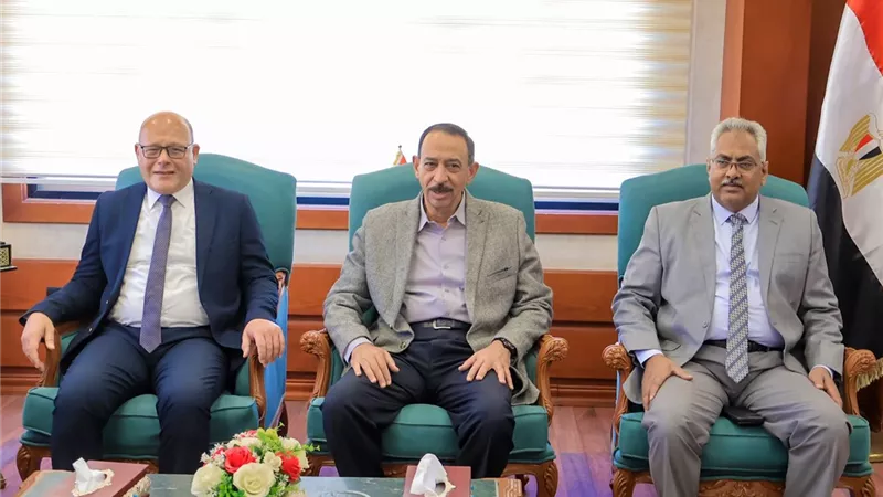 محافظ سوهاج يستقبل رئيس الجامعة للتهنئة بثقة القيادة السياسية