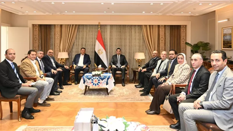 وزير الشباب والرياضة يستقبل اتحاد اليد ويتلقى التهنئة من مجلس الإدارة 