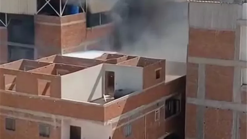 اندلاع حريق بمحل دهانات وامتداد النيران إلى عدة منازل بقرية الشعراء بدمياط