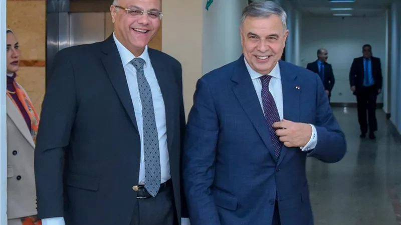 محافظ الإسكندرية يكرم الفريق أحمد خالد حسن سعيد المحافظ السابق