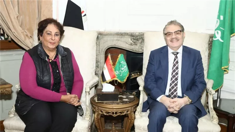 عزة هيكل تهنئ 