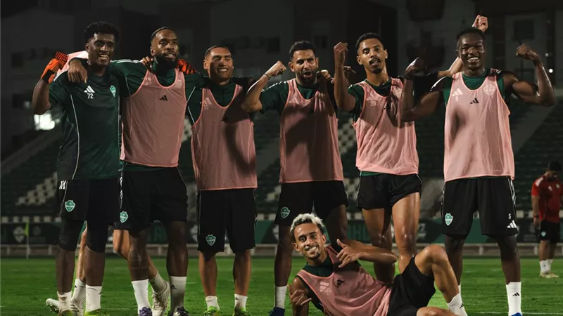 الدوري السعودي.. إيفان توني يقود هجوم الأهلي في مواجهة النجمة