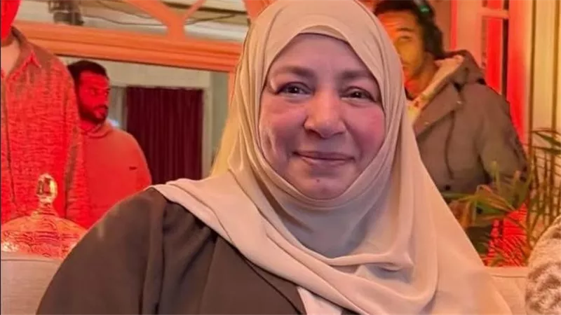 خاص|“إيدها الشمال” تكشف حالتها الصحية..سر تورم يد عبلة كامل في الإعلان؟