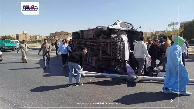 إصابة 17 عاملًا في انقلاب أتوبيس بالمنيا بعد اصطدامه بعمود إنارة