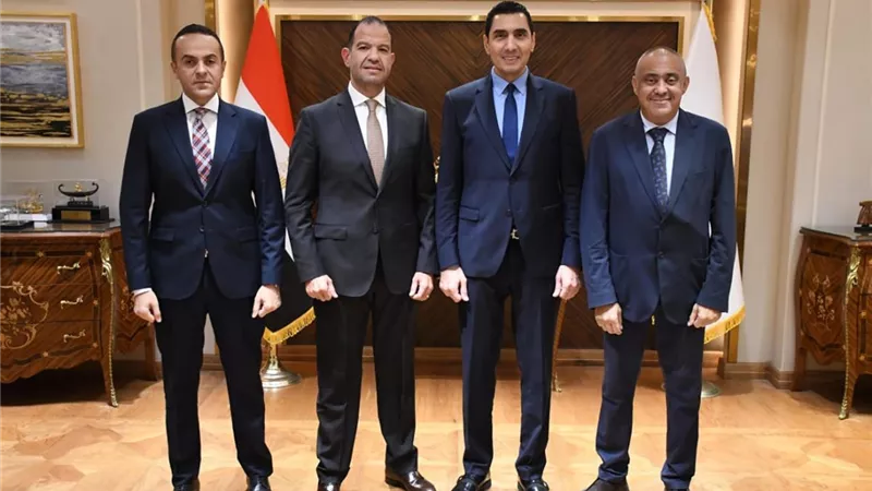 وزير الرياضة يستقبل رئيس المتحدة الرياضية وشركة استادات لبحث التعاون المشترك