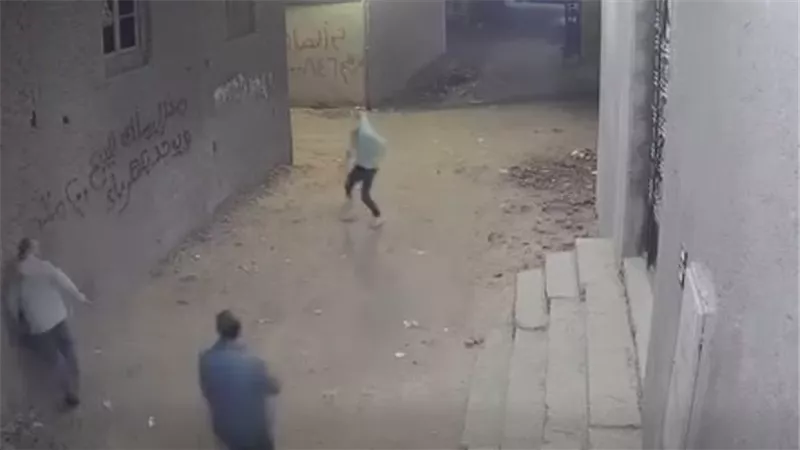 مسلحون يعتدون على أب وطفله في باسوس بخرطوش وأسلحة بيضاء| تفاصيل
