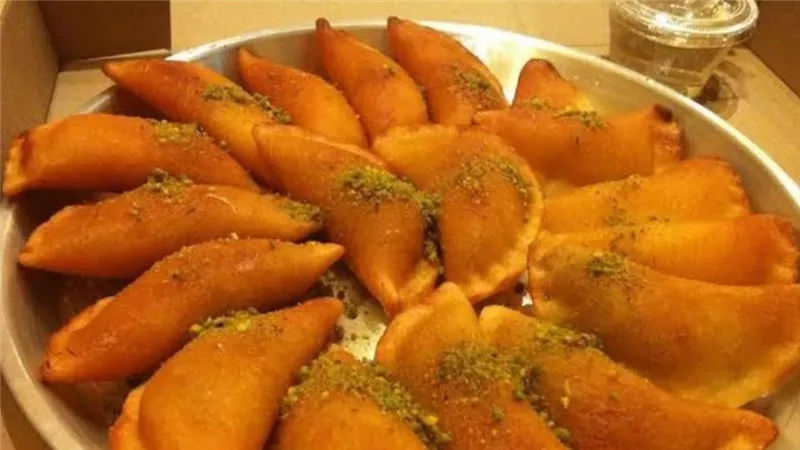 مفاجأة.. ماذا يحدث لجسمك عند تناول القطايف بعد الإفطار مباشرة؟