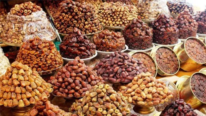 متى تأكل التمر في رمضان ؟ خبراء يوضحون الشروط المثالية