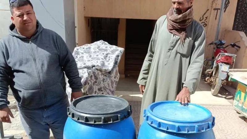 ضبط تروسيكل محمل ببراميل ألبان غير صالحة بالفشن وتحرير محاضر بإهناسيا