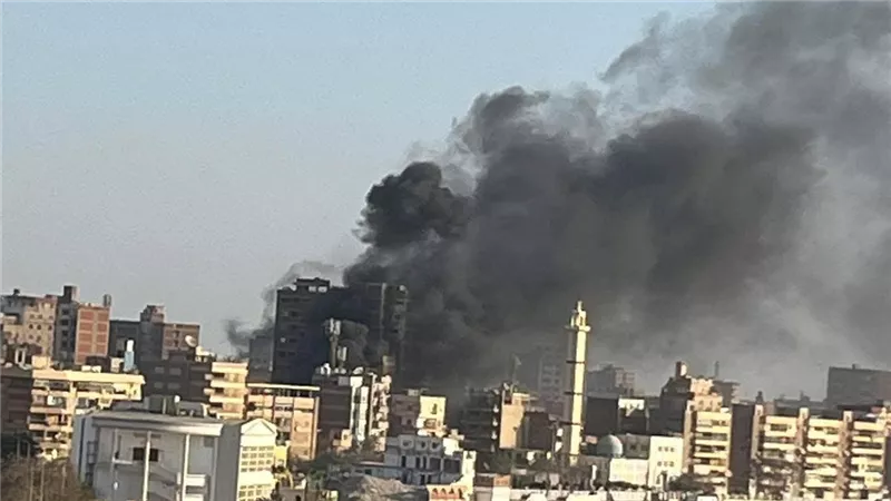 السيطرة على حريق أعلى احد العقارات بمدينة بنها بمحافظة القليوبية 