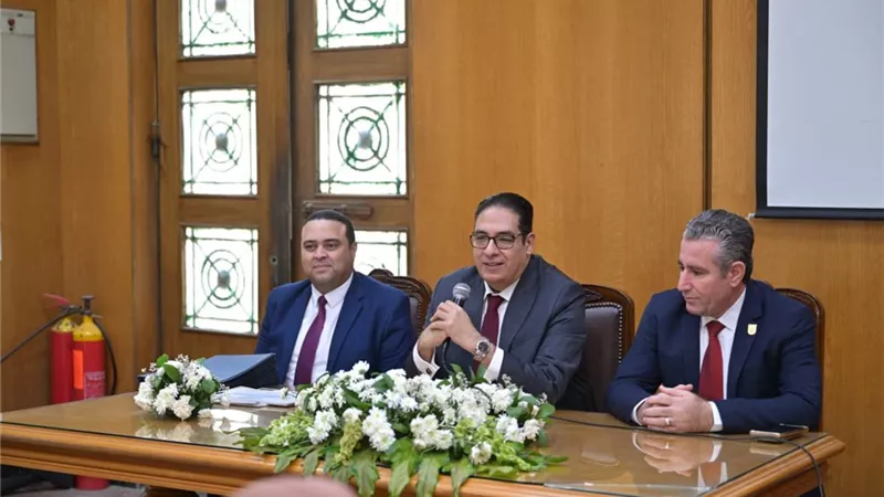 جامعة القاهرة تطلق برنامجًا موسعًا لتأهيل القيادات والكوادر الإدارية