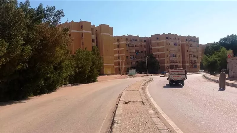 محافظ أسوان يوجه بتكثيف الجهود لتفعيل منظومة النظافة الجديدة بالمحافظة