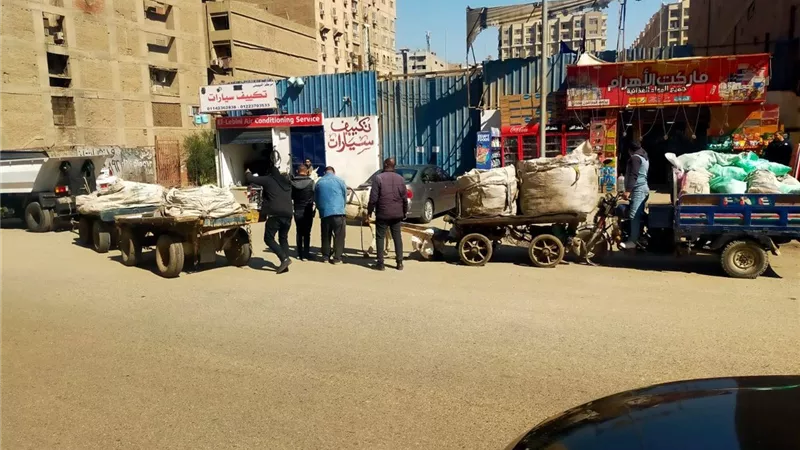 ضبط 24 كارو وتروسيكل خلال حملات مكثفة لمواجهة النباشين والفرز العشوائي بالجيزة