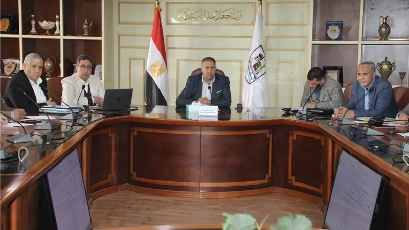سكرتير عام بنى سويف يبحث مستجدات الموقف التنفيذي والمالي لمشروعات خطة 26/25
